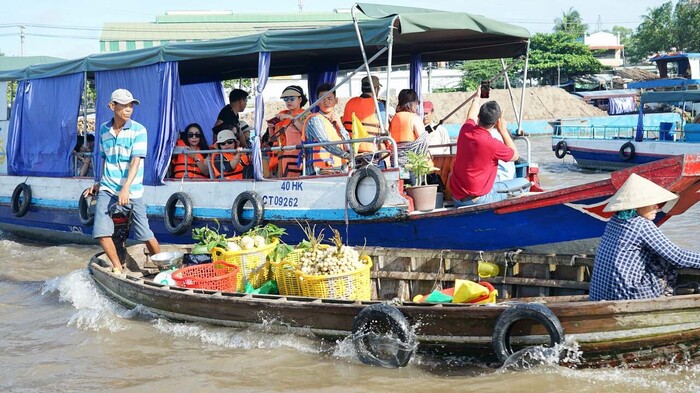 Xao xuyến trước khung cảnh chợ nổi miền Tây sông nước - Ảnh 7.