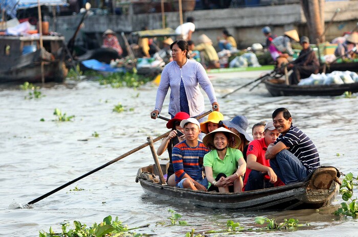 Xao xuyến trước khung cảnh chợ nổi miền Tây sông nước - Ảnh 8.