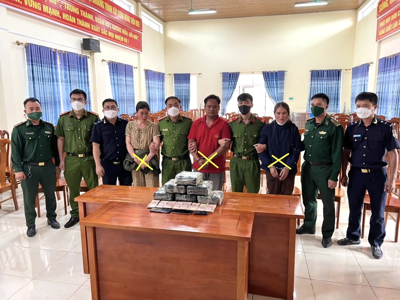 Quảng Bình: Triệt phá tổ chức tội phạm ma túy hoạt động xuyên biên giới, thu giữ hơn 13 kg Ketamin - Ảnh 1.