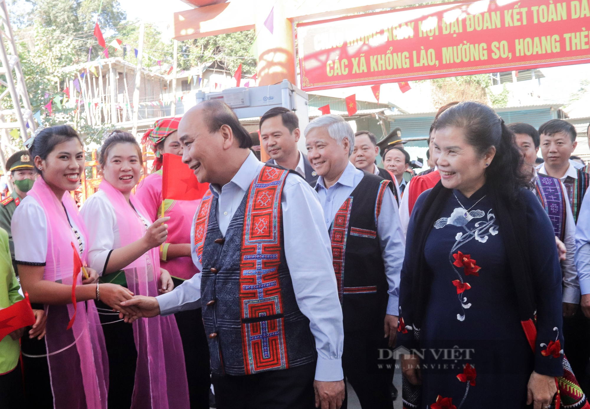 Chủ tịch nước Nguyễn Xuân Phúc dự Ngày hội Đại đoàn kết các dân tộc Lai Châu - Ảnh 2.