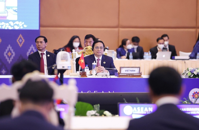 Hội nghị cấp cao ASEAN 41: Thủ tướng nhấn mạnh sự bất ổn, khó lường trong tình hình quốc tế - Ảnh 1.