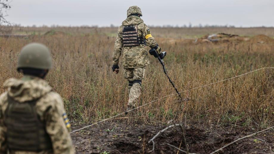 Quân đội Ukraine tiến nhanh vào thành phố Kherson bất chấp tuyên bố thận trọng - Ảnh 10.