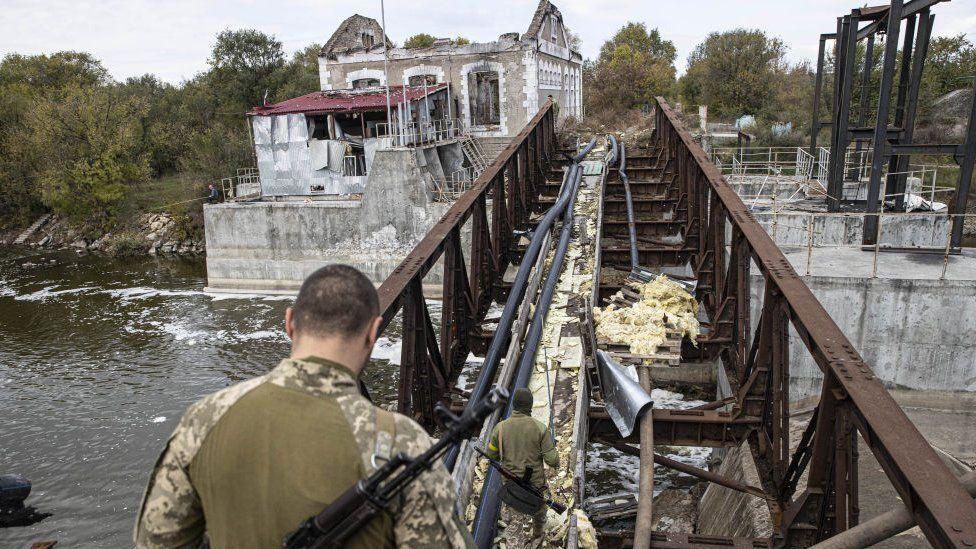 Quân đội Ukraine tiến nhanh vào thành phố Kherson bất chấp tuyên bố thận trọng - Ảnh 13.