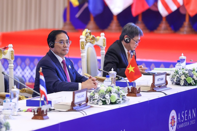 Thủ tướng tham dự Hội nghị Cấp cao ASEAN với các đối tác Trung Quốc, Hàn Quốc, LHQ - Ảnh 2.