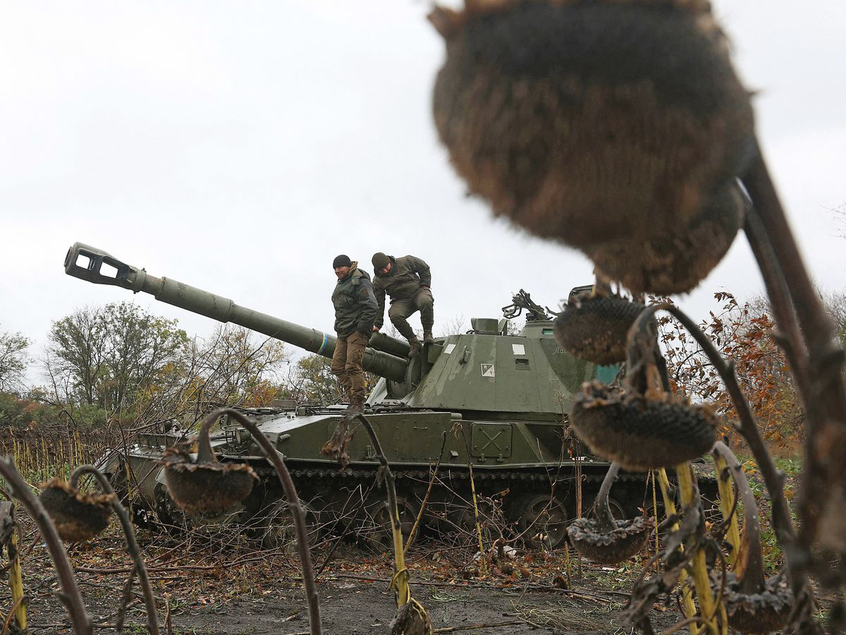 Quân đội Ukraine tiến nhanh vào thành phố Kherson bất chấp tuyên bố thận trọng - Ảnh 9.