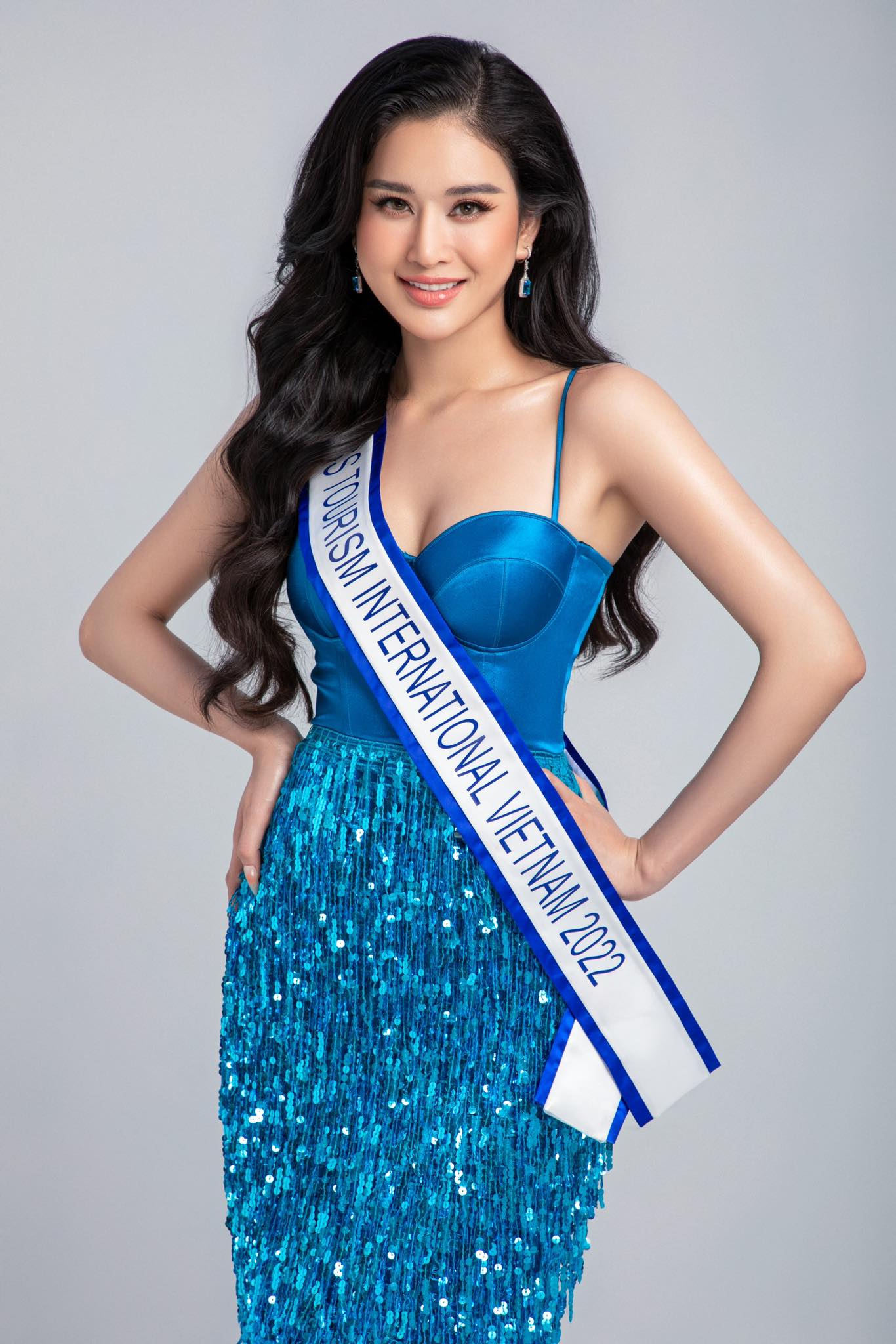 Á hậu Nguyễn Nga mang hơn 150kg hành lý dự thi Hoa hậu Du lịch Quốc tế 2022 - Ảnh 6.