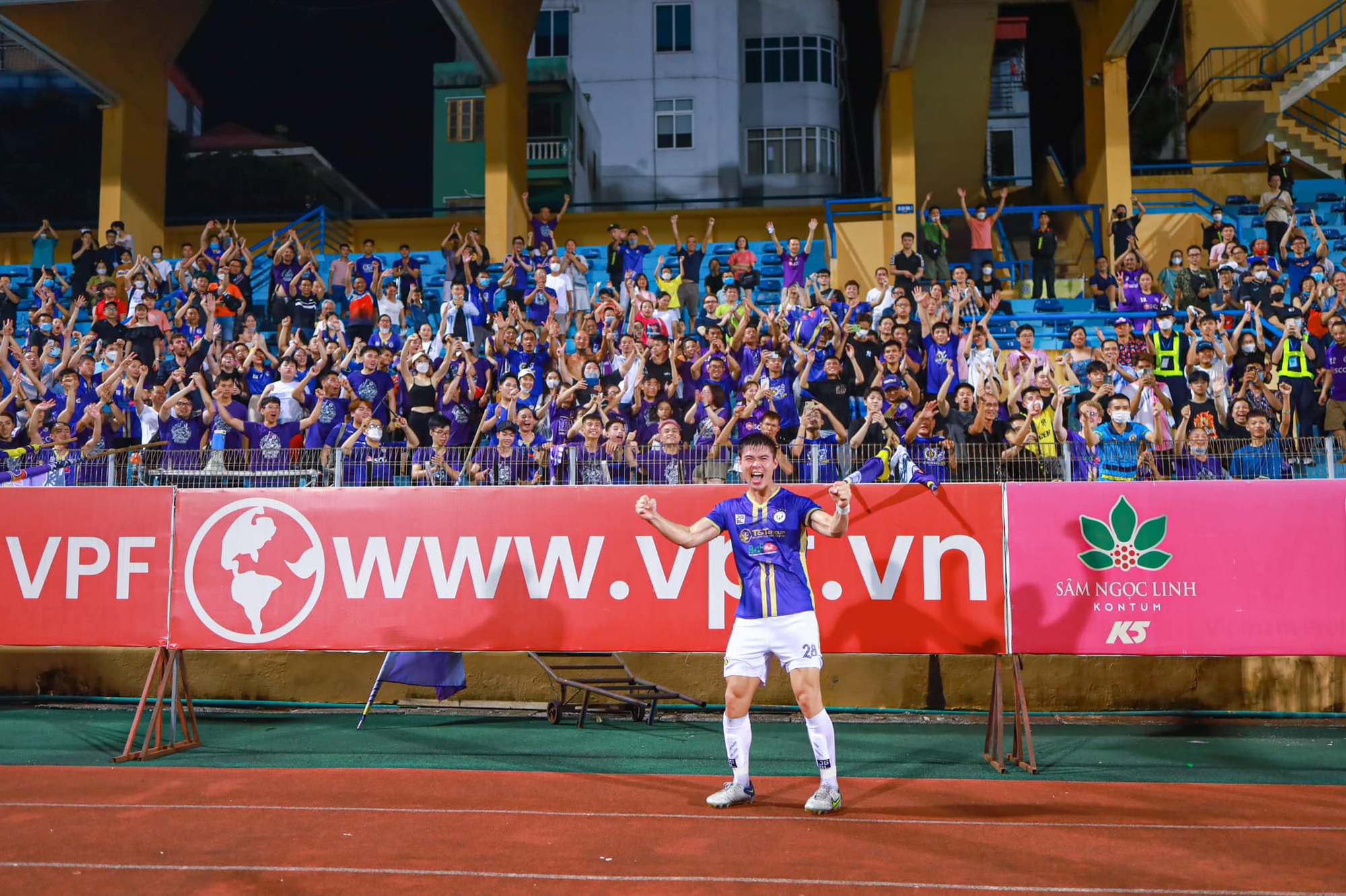 Hà Nội FC tri ân khán giả Thủ đô ở trận gặp Hồng Lĩnh Hà Tĩnh - Ảnh 1.