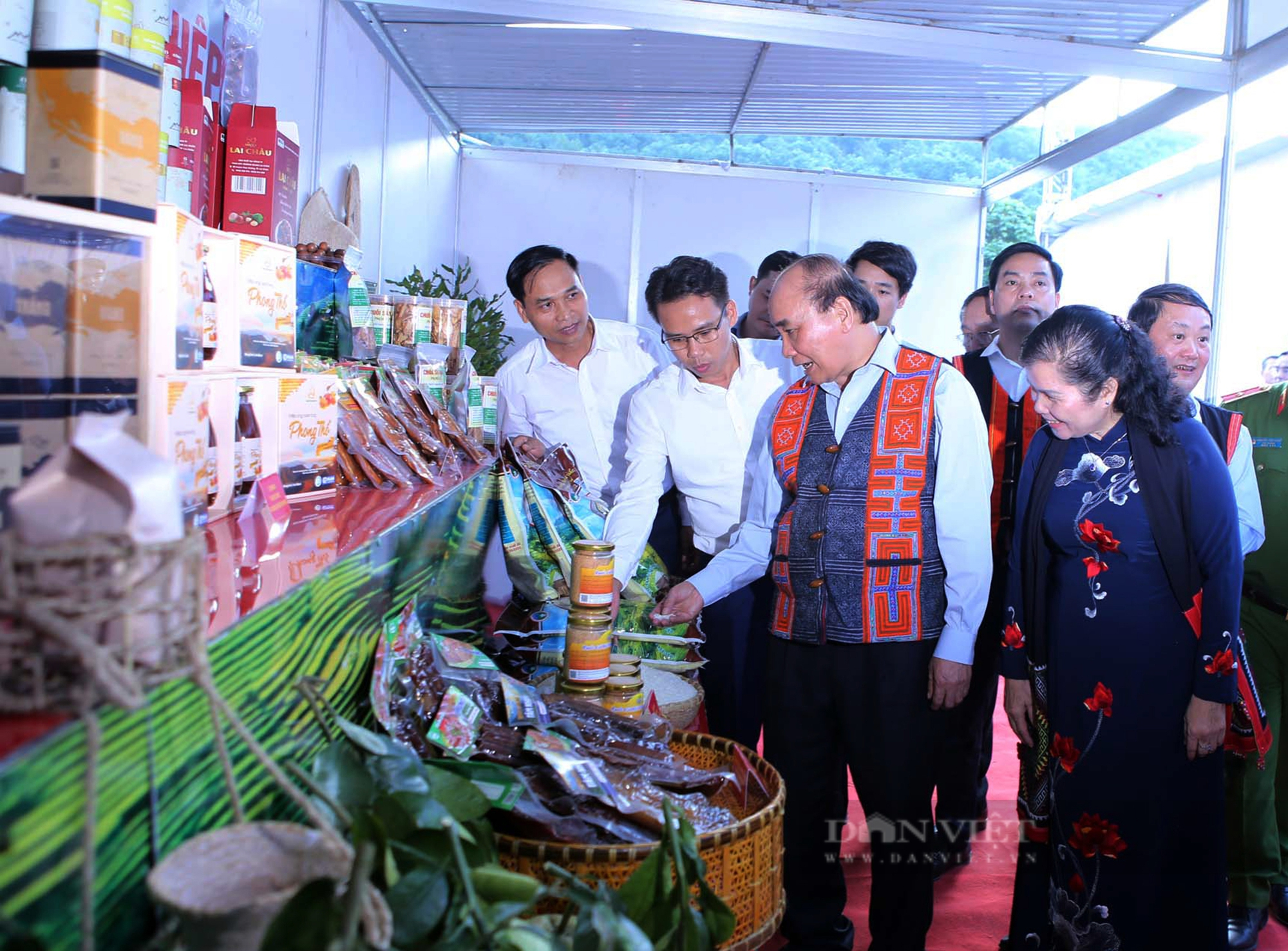 Chủ tịch nước Nguyễn Xuân Phúc dự Ngày hội Đại đoàn kết các dân tộc Lai Châu - Ảnh 6.