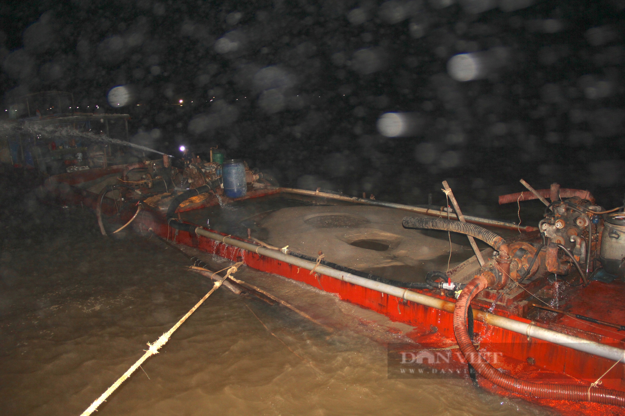 Vụ tập kết cát trái phép ở bến cá Cửa Việt: Một báo cáo gây bất ngờ - Ảnh 8.
