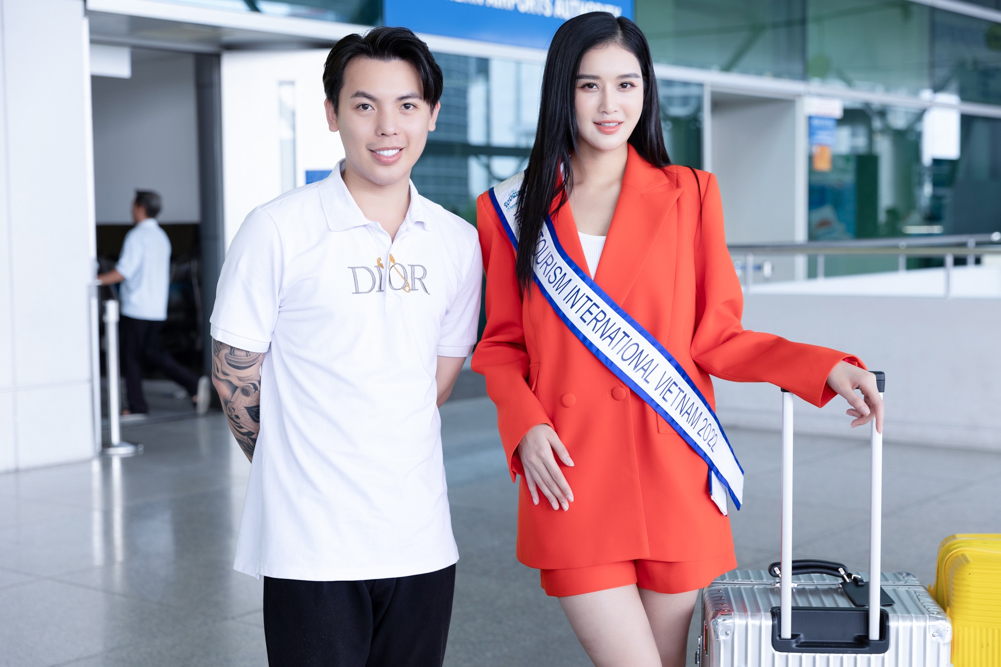 Á hậu Nguyễn Nga mang hơn 150kg hành lý dự thi Hoa hậu Du lịch Quốc tế 2022 - Ảnh 4.