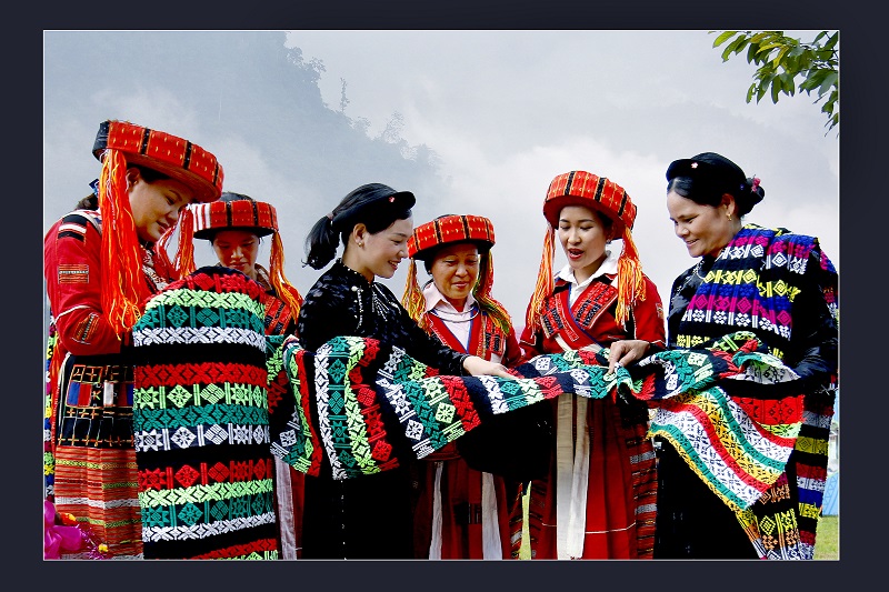 Lần đầu trình diễn trang phục truyền thống các dân tộc thiểu số phía Bắc 2022 - Ảnh 2.
