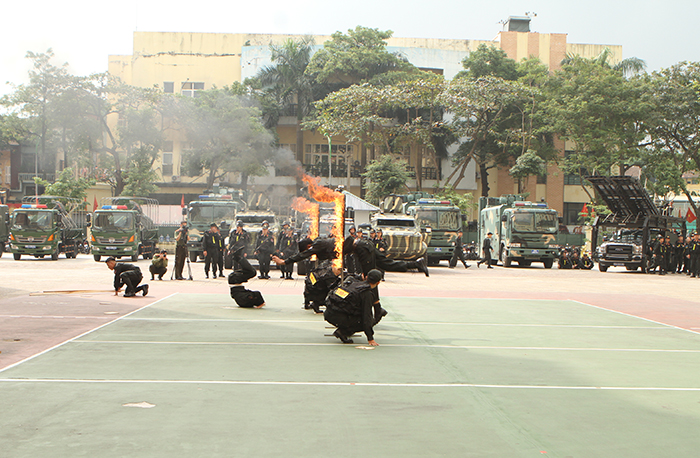 Bộ Tư lệnh Cảnh vệ ra mắt 2 Trung đội đặc biệt tinh nhuệ, chống khủng bố - Ảnh 1.