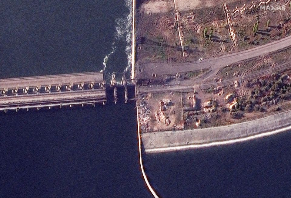 Đập lớn gần Kherson bất ngờ bị hư hại sau khi Nga rút lui - Ảnh 1.