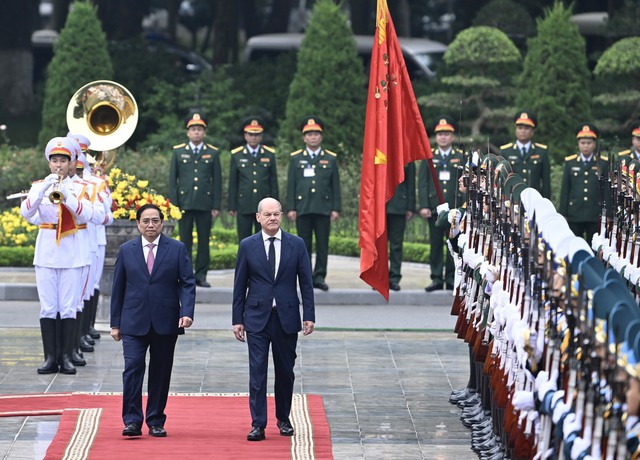 Thủ tướng Phạm Minh Chính chủ trì lễ đón chính thức Thủ tướng CHLB Đức - Ảnh 1.