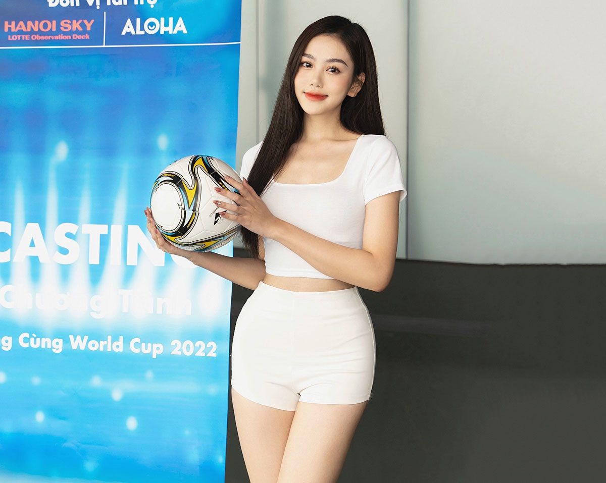 Hot girl Hà Thanh &quot;tiếp lửa&quot; cho ĐT Pháp trong chương trình Nóng cùng World Cup 2022 - Ảnh 1.