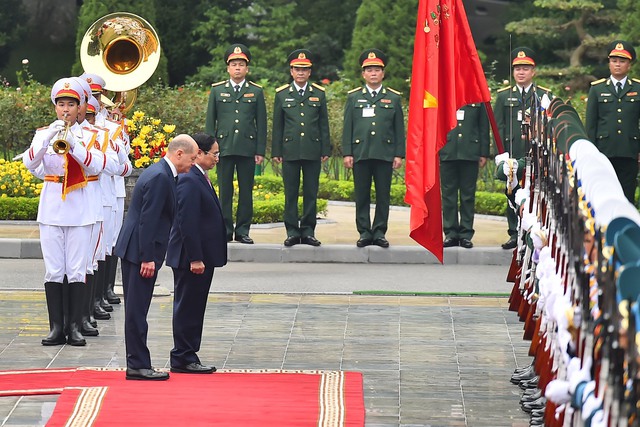 Thủ tướng Phạm Minh Chính chủ trì lễ đón chính thức Thủ tướng CHLB Đức - Ảnh 2.