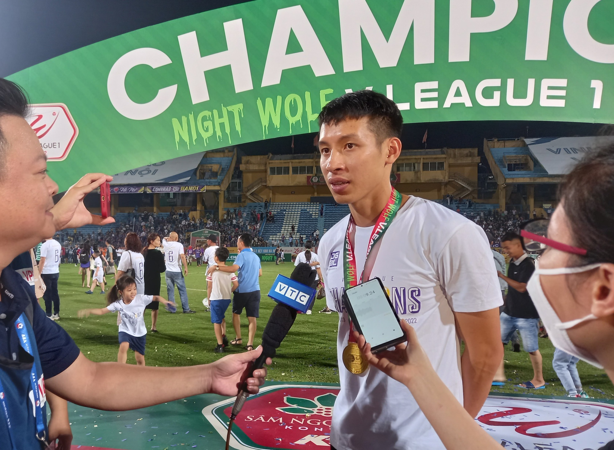 Vô địch V.League cùng CLB Hà Nội, Đỗ Hùng Dũng nói gì về việc xuất ngoại? - Ảnh 1.