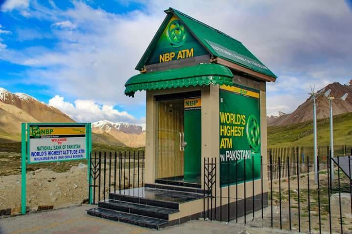 Máy ATM cao nhất thế giới đặt trên đỉnh núi cao 4.693m - Ảnh 2.