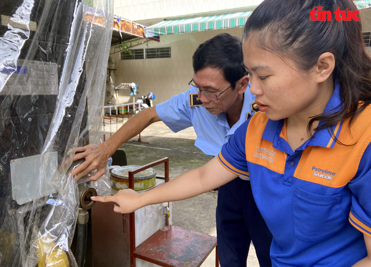 TP Hồ Chí Minh kiểm tra một số cây xăng tạm dừng hoạt động - Ảnh 5.