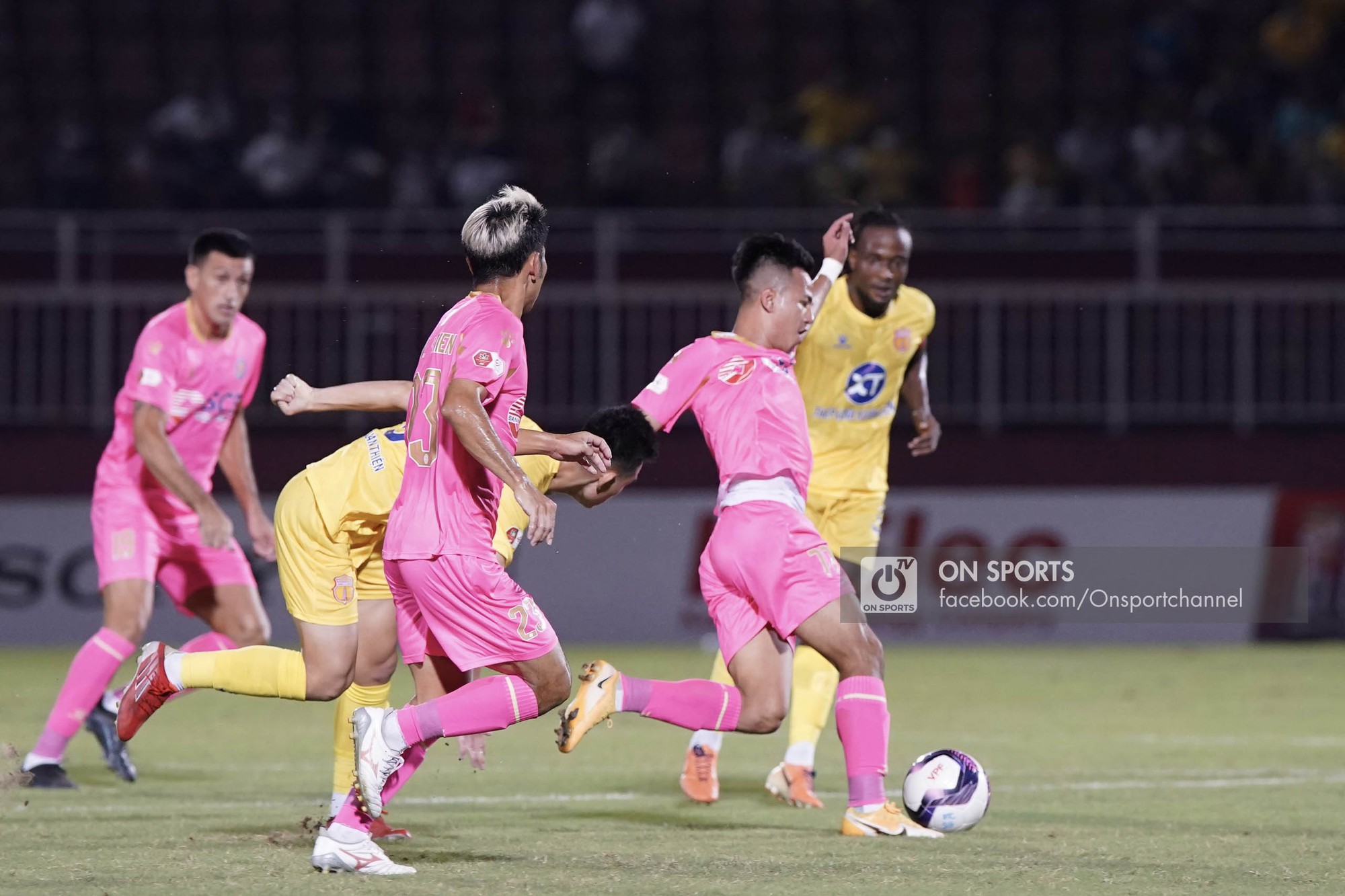 Hạ Sài Gòn FC, Nam Định bỏ túi 3 tỷ đồng tiền thưởng - Ảnh 1.