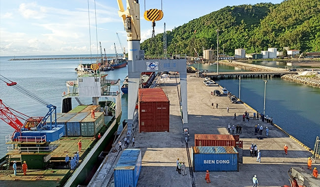 Đưa vào khai thác tuyến vận chuyển hàng container nội địa tại cảng Chân Mây  - Ảnh 1.