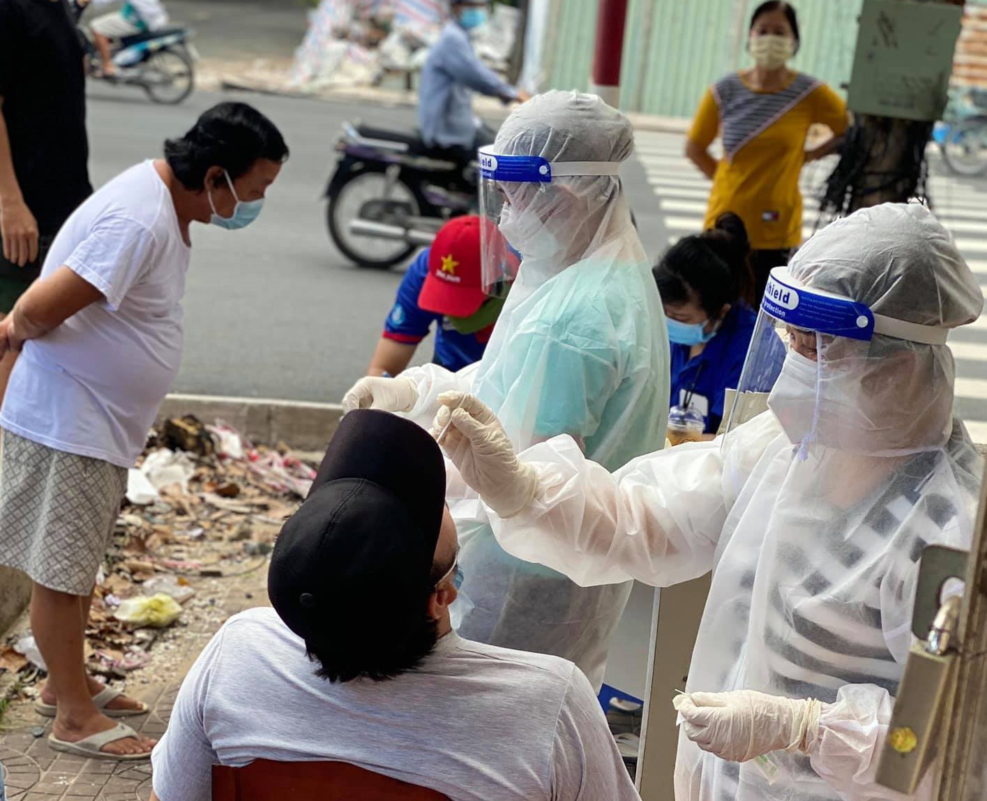 Cà Mau: Nhiều sai sót trong hỗ trợ người dân gặp khó khăn do Covid-19 tại 3 huyện  - Ảnh 2.