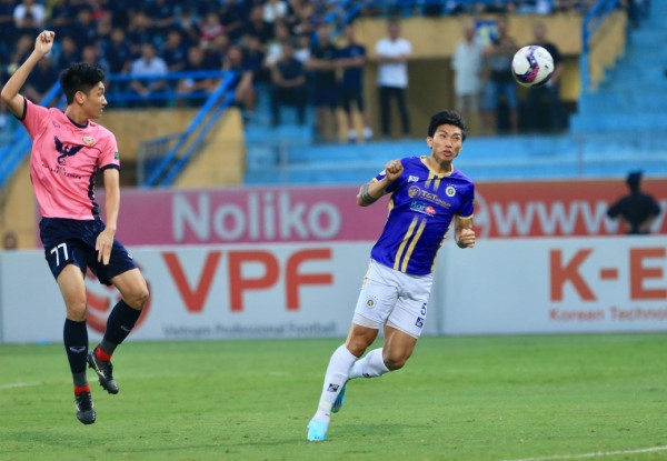 Đoàn Văn Hậu 2 lần nhắc tới HAGL khi cùng CLB Hà Nội vô địch V.League - Ảnh 1.