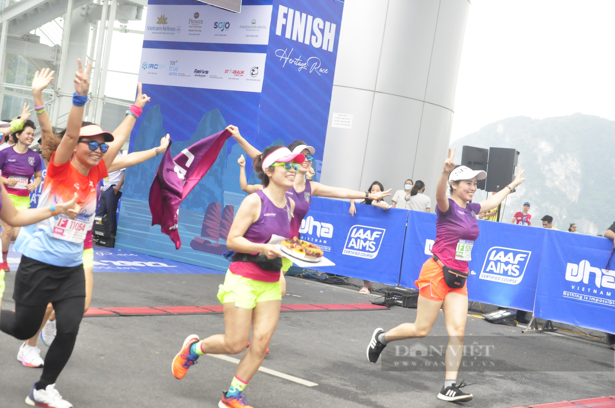 &quot;Runner&quot; 4 tuổi tham gia Marathon Quốc tế Di sản vịnh Hạ Long - Ảnh 4.