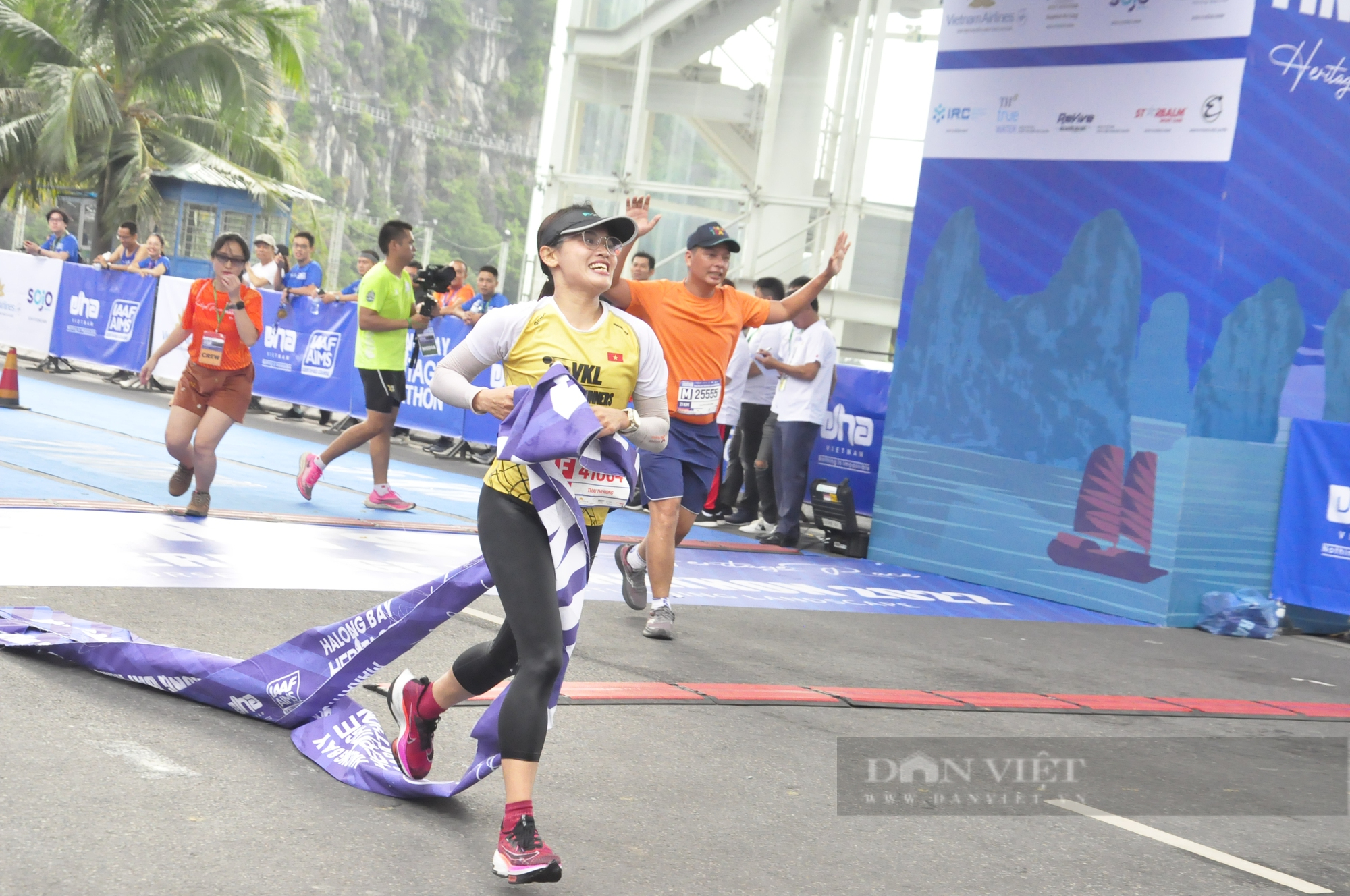 &quot;Runner&quot; 4 tuổi tham gia Marathon Quốc tế Di sản vịnh Hạ Long - Ảnh 13.