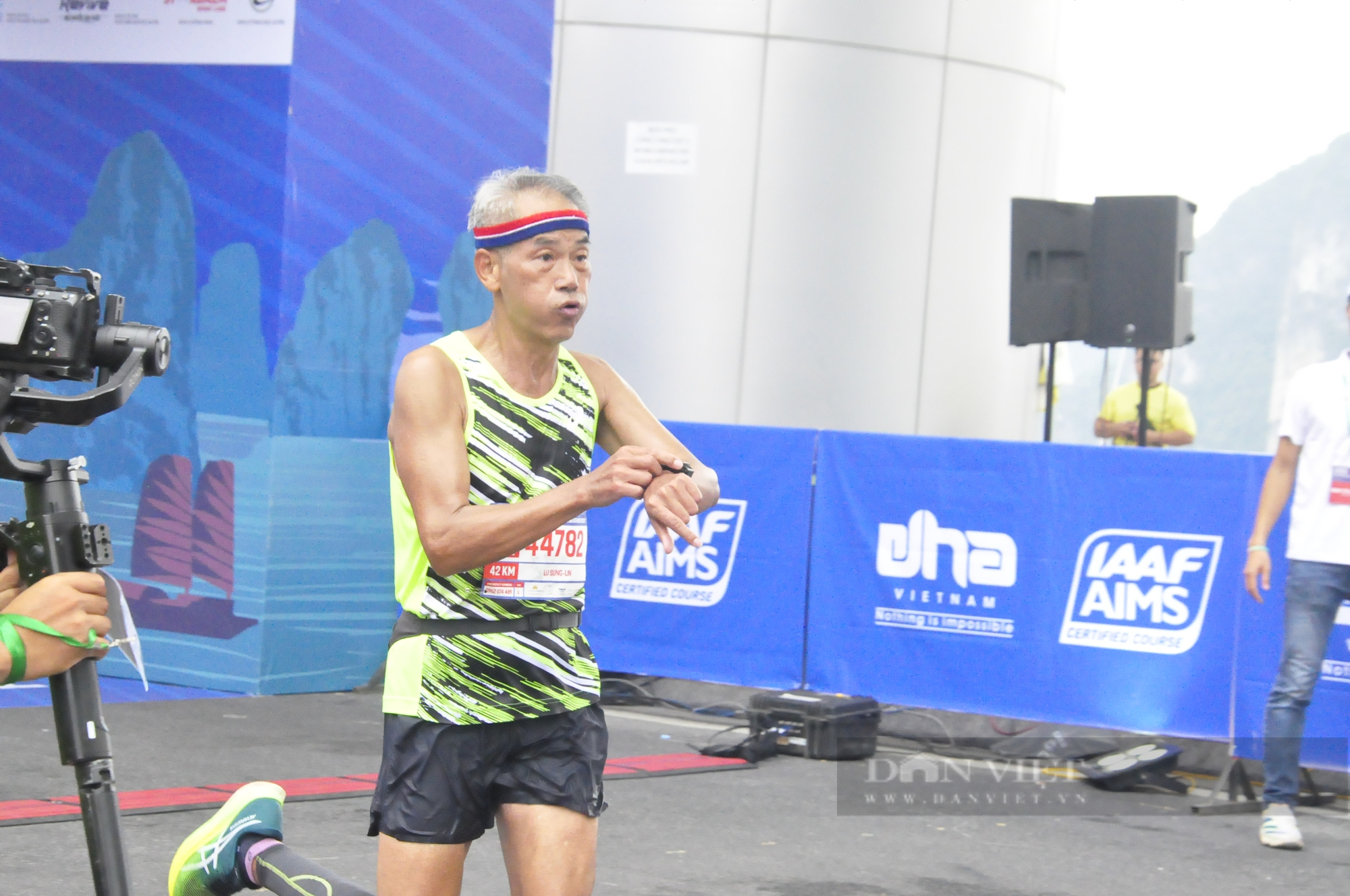 &quot;Runner&quot; 4 tuổi tham gia Marathon Quốc tế Di sản vịnh Hạ Long - Ảnh 8.