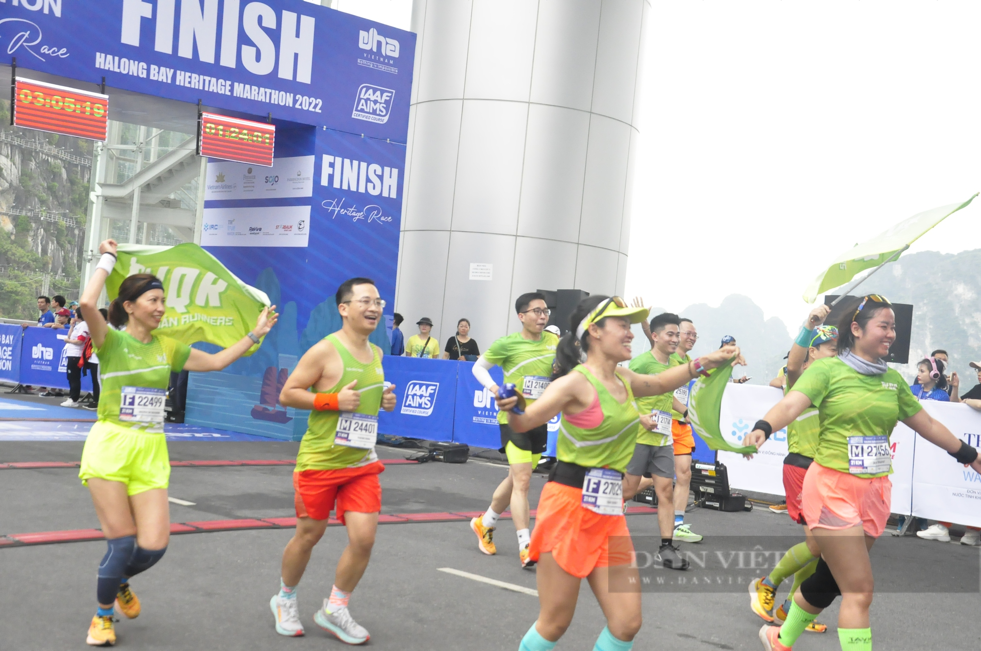 &quot;Runner&quot; 4 tuổi tham gia Marathon Quốc tế Di sản vịnh Hạ Long - Ảnh 1.