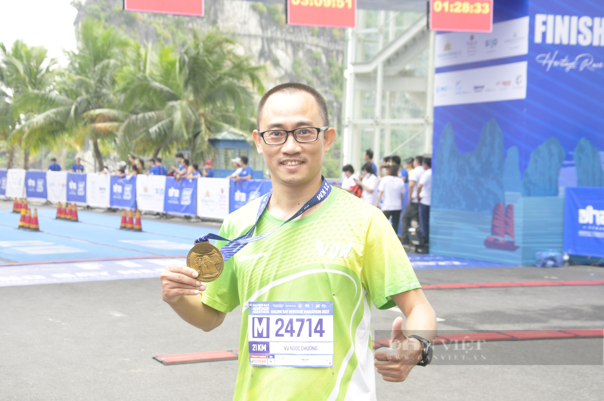 &quot;Runner&quot; 4 tuổi tham gia Marathon Quốc tế Di sản vịnh Hạ Long - Ảnh 1.