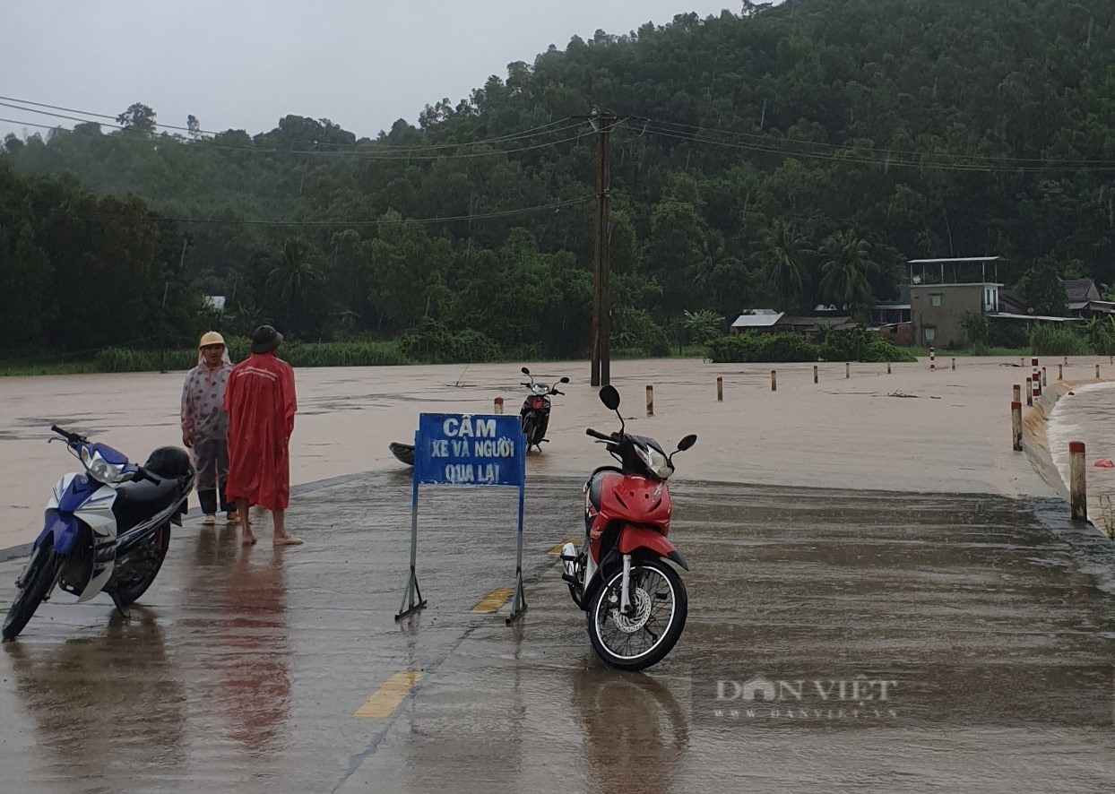 Mưa lũ gây sạt lở, vùi lấp hai mẹ con ở Phú Yên - Ảnh 2.