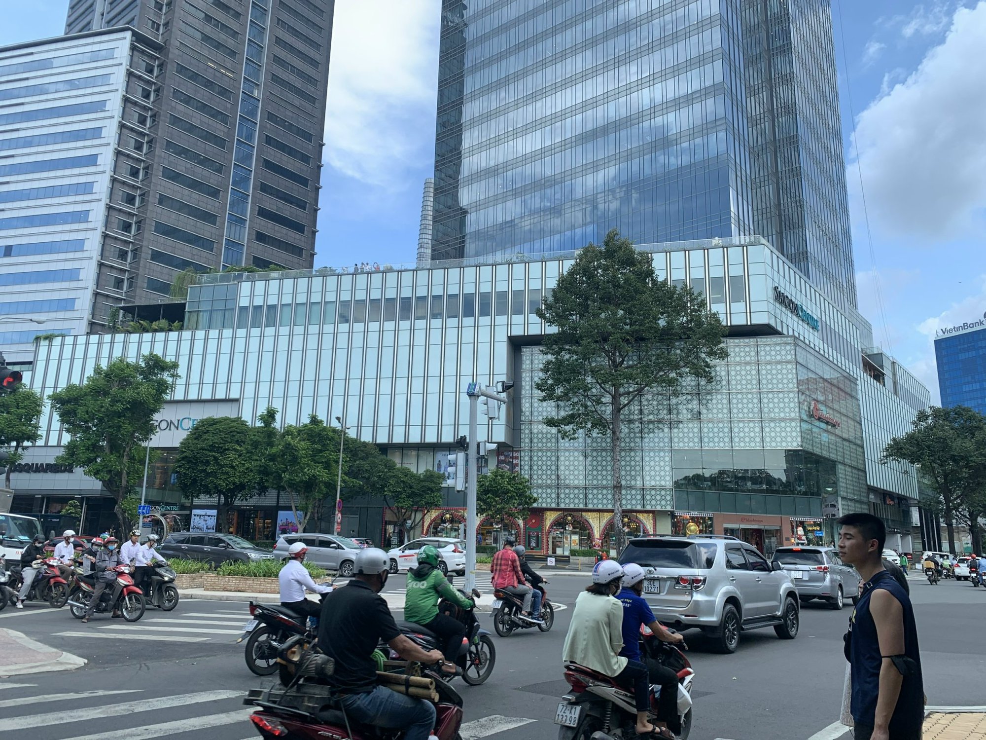 Cận cảnh dự án Saigon Centre nằm &quot;đắp chiếu&quot; 29 năm tại khu đất vàng TP.HCM - Ảnh 2.