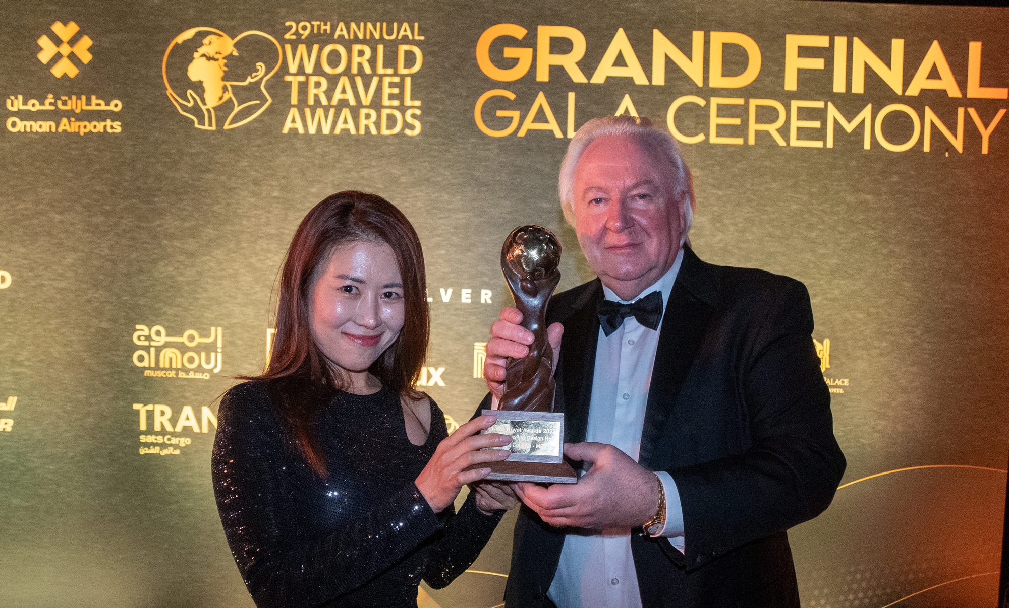 Đại diện Hotel de la Coupole–MGallery (Sa Pa) nhận giải tại World Travel Awards thế giới 2022
