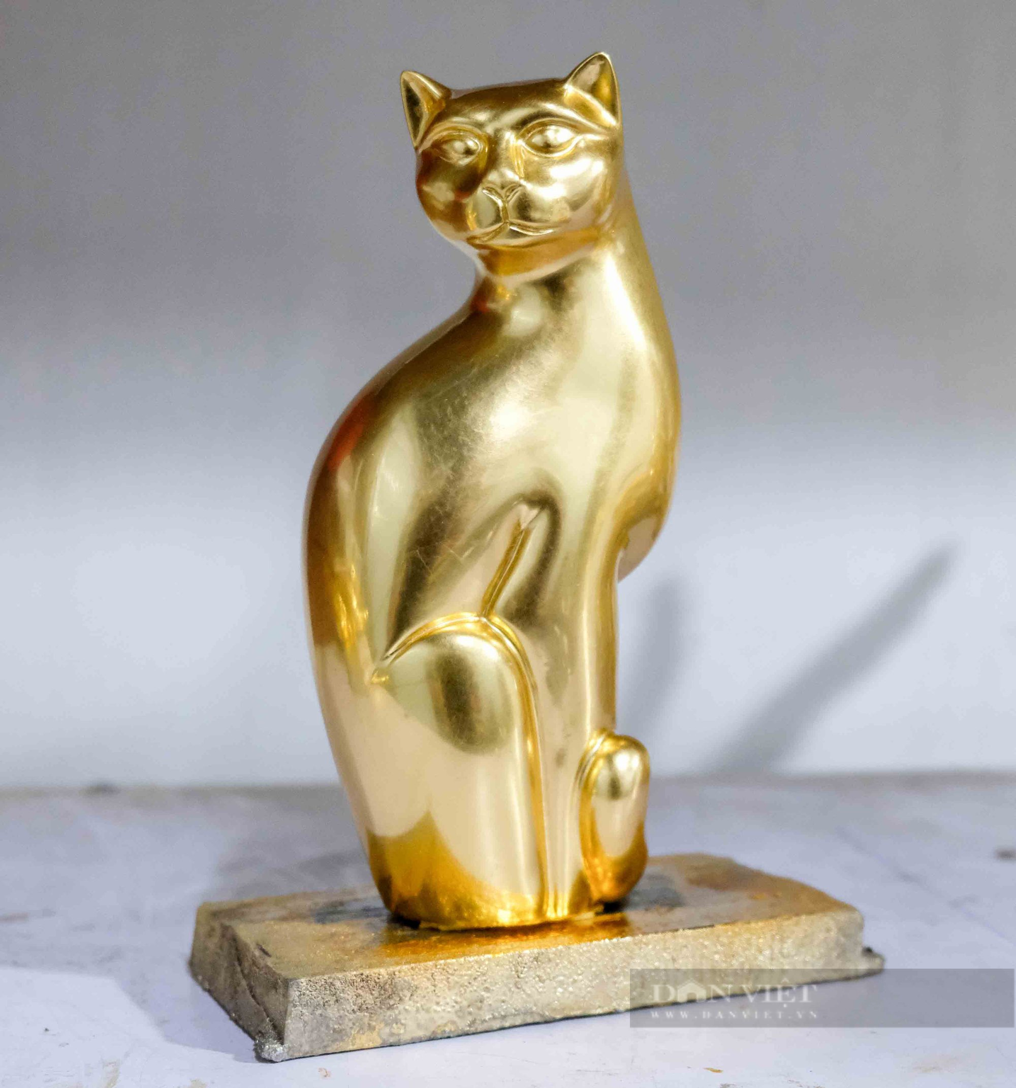 Độc đáo linh vật mèo dát vàng thú chơi tiền triệu dịp Tết Quý Mão 2023 - Ảnh 7.