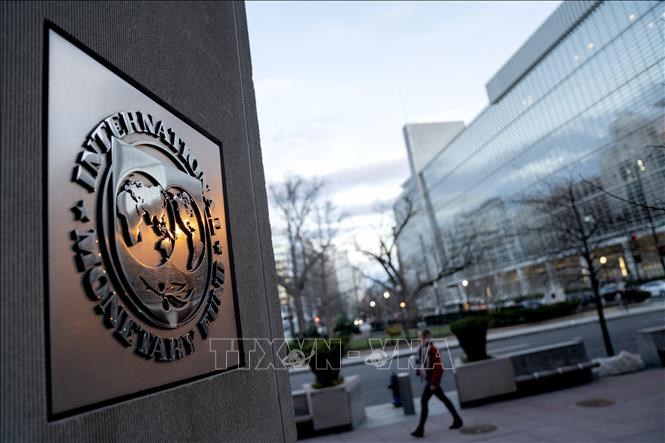 IMF: Triển vọng tăng trưởng kinh tế toàn cầu ngày càng ảm đạm - Ảnh 1.