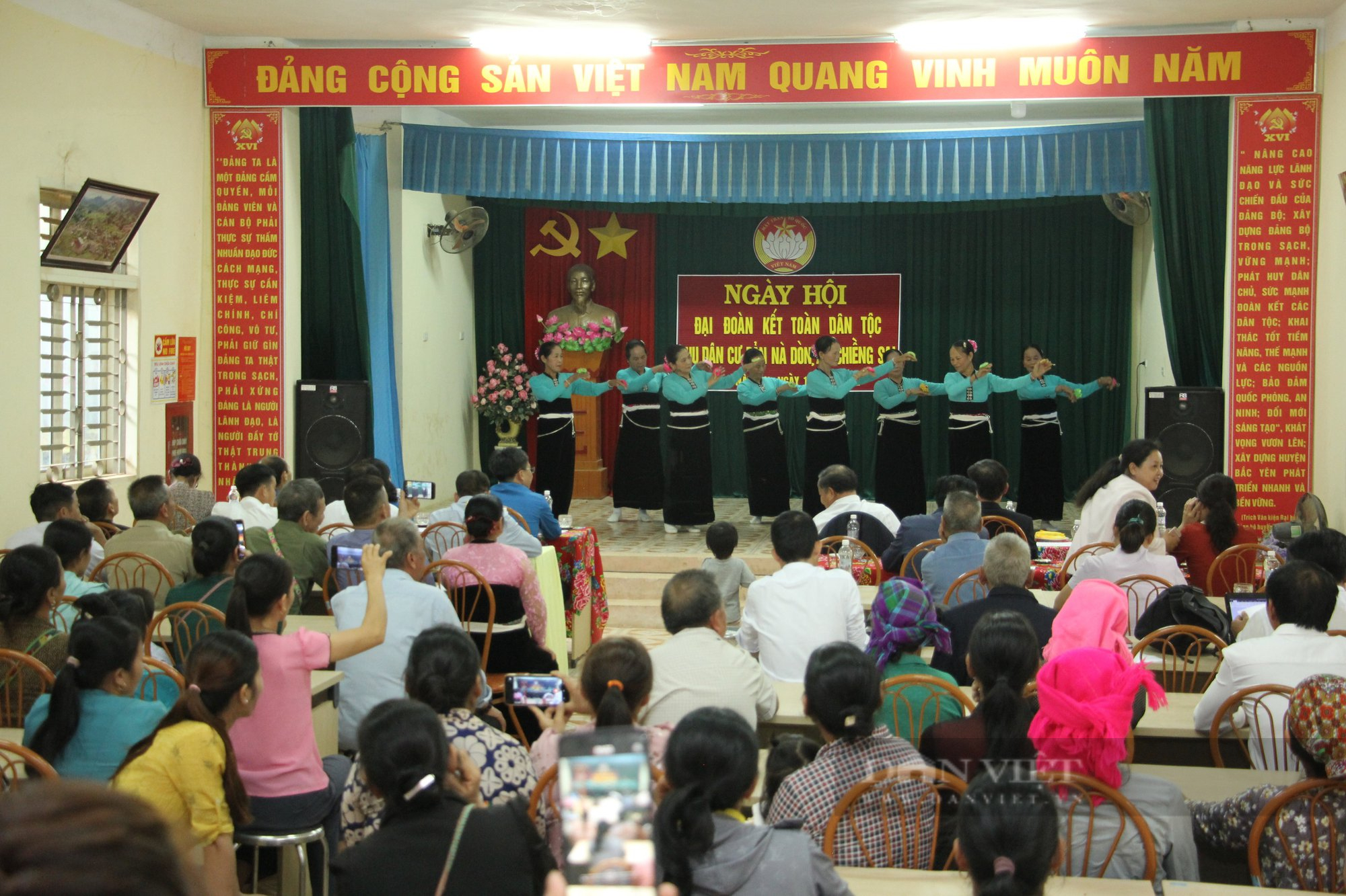 Phó Chủ tịch Trung ương Hội Nông dân Việt Nam dự ngày hội Ngày hội Đại đoàn kết toàn dân tộc tại Sơn La - Ảnh 1.