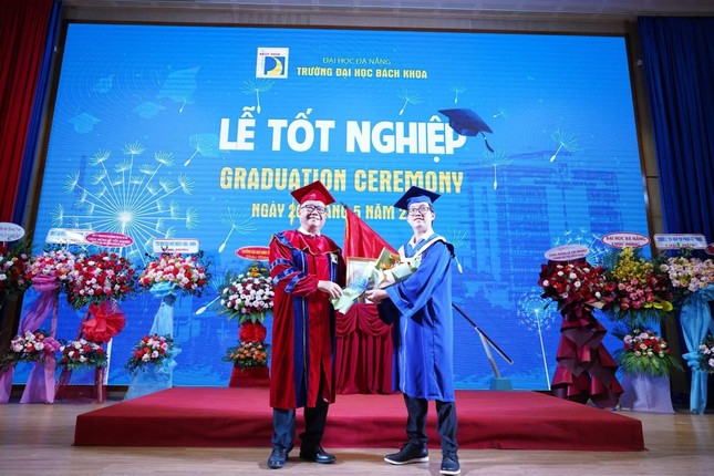 Thủ khoa tốt nghiệp Đại học Bách khoa Đà Nẵng có điểm tổng kết gần tuyệt đối - 3.98/4.0 - Ảnh 3.