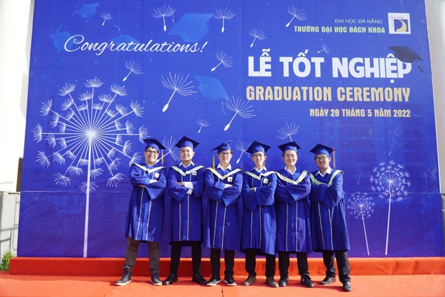 Thủ khoa tốt nghiệp Đại học Bách khoa Đà Nẵng có điểm tổng kết gần tuyệt đối - 3.98/4.0 - Ảnh 5.