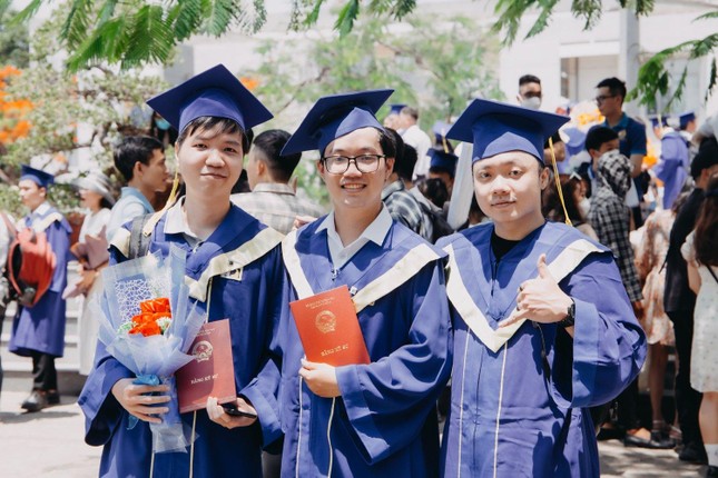 Thủ khoa tốt nghiệp Đại học Bách khoa Đà Nẵng có điểm tổng kết gần tuyệt đối - 3.98/4.0 - Ảnh 6.
