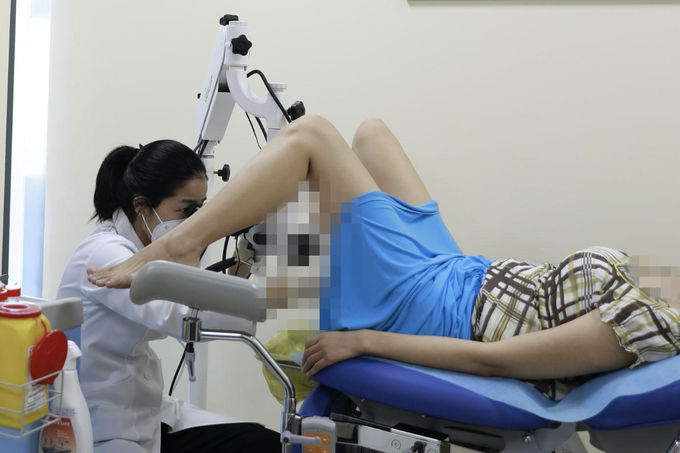 Cô gái thủng tử cung sau phẫu thuật ở Singapore về TPHCM cấp cứu: Bác sĩ nói gì? - Ảnh 2.