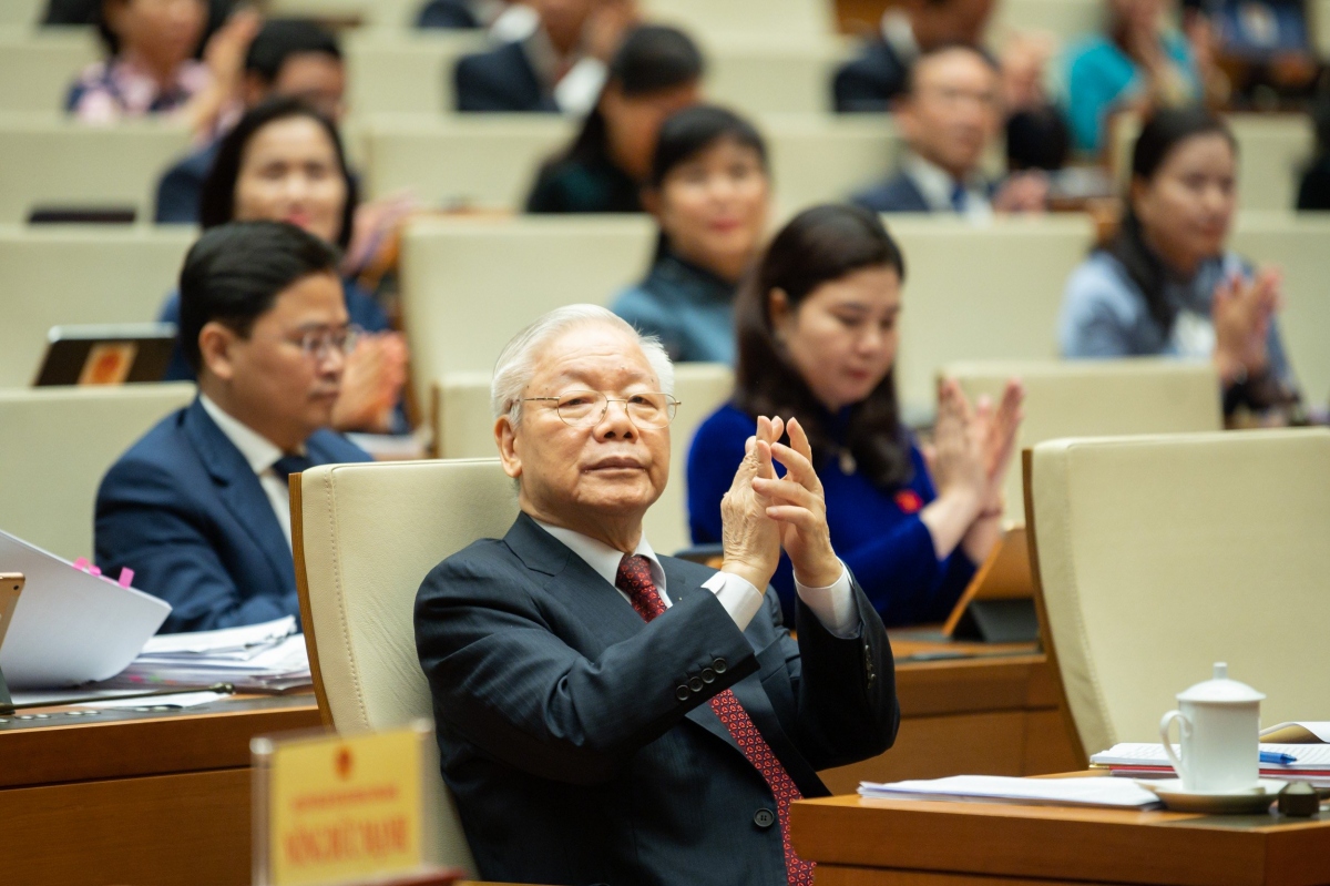 Chủ tịch Quốc hội Vương Đình Huệ: Tập trung giải quyết việc thiếu hụt xăng dầu, tình trạng nghỉ việc - Ảnh 1.