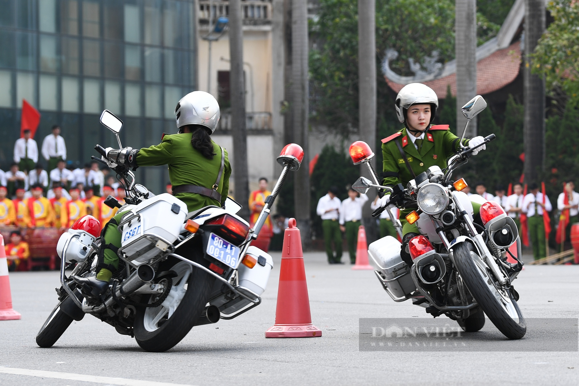 Màn biểu diễn võ thuật, lái xe mô khó rời mắt của hàng trăm sinh viên Học viện Cảnh sát - Ảnh 7.