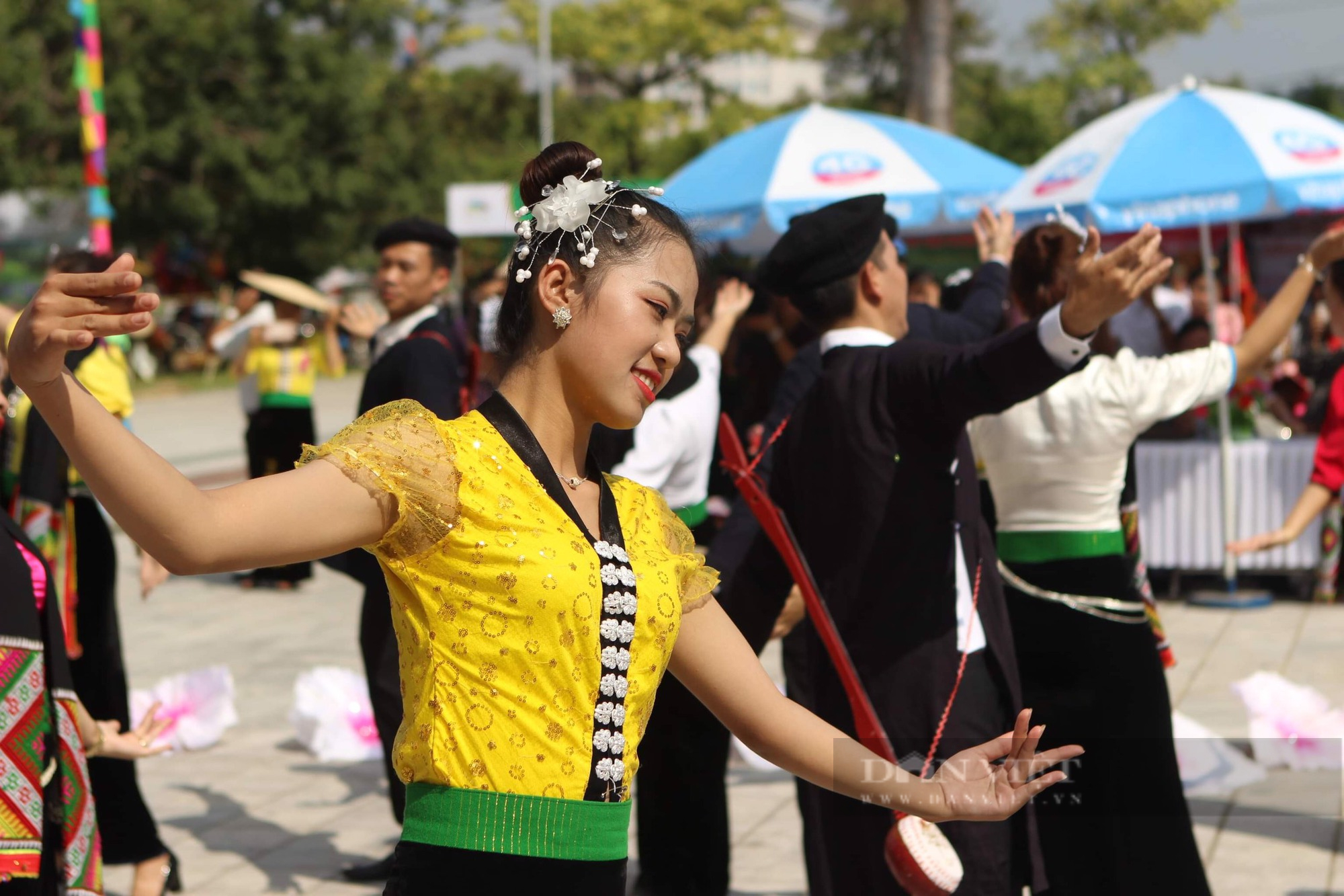 Đội văn nghệ bản Tông: Có những điệu múa say đắm lòng người  - Ảnh 5.