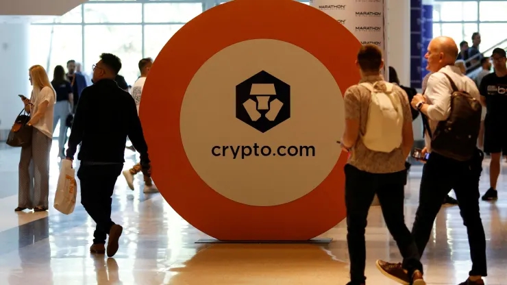 Khách hàng của Crypto.com lo lắng sàn này có thể nối gót FTX. Ảnh: @AFP.