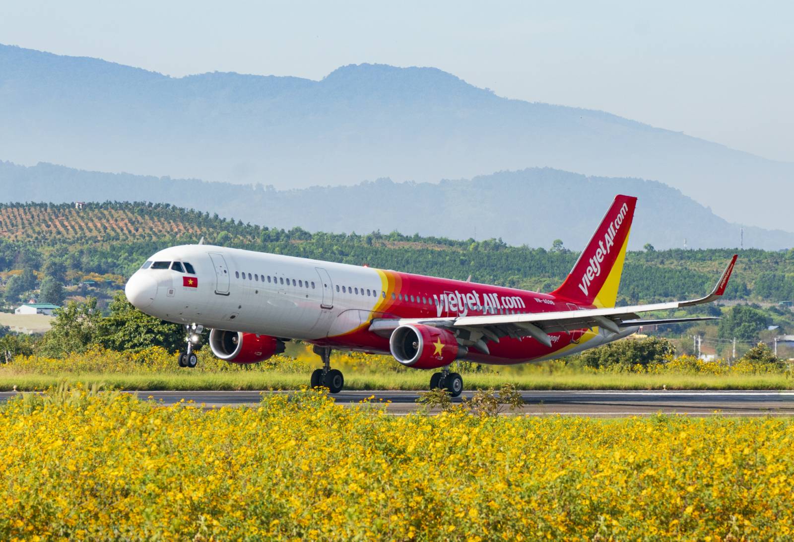 Tưng bừng chào đón khách hàng thứ 150 triệu, Vietjet tặng voucher trị giá tới 500.000 đồng cho khách hàng - Ảnh 3.