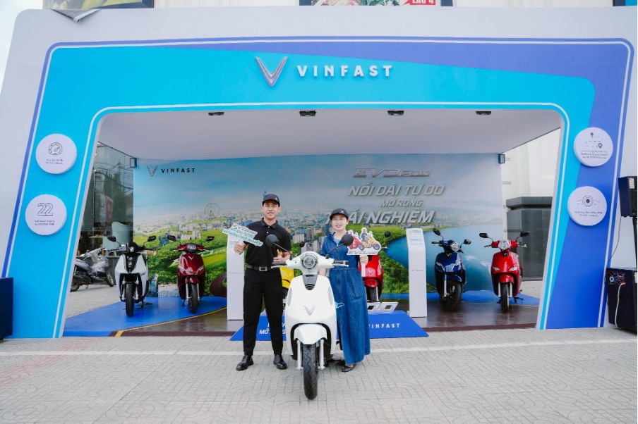 Người dùng cả nước háo hức lái thử xe máy điện quốc dân VinFast Evo200 - Ảnh 2.