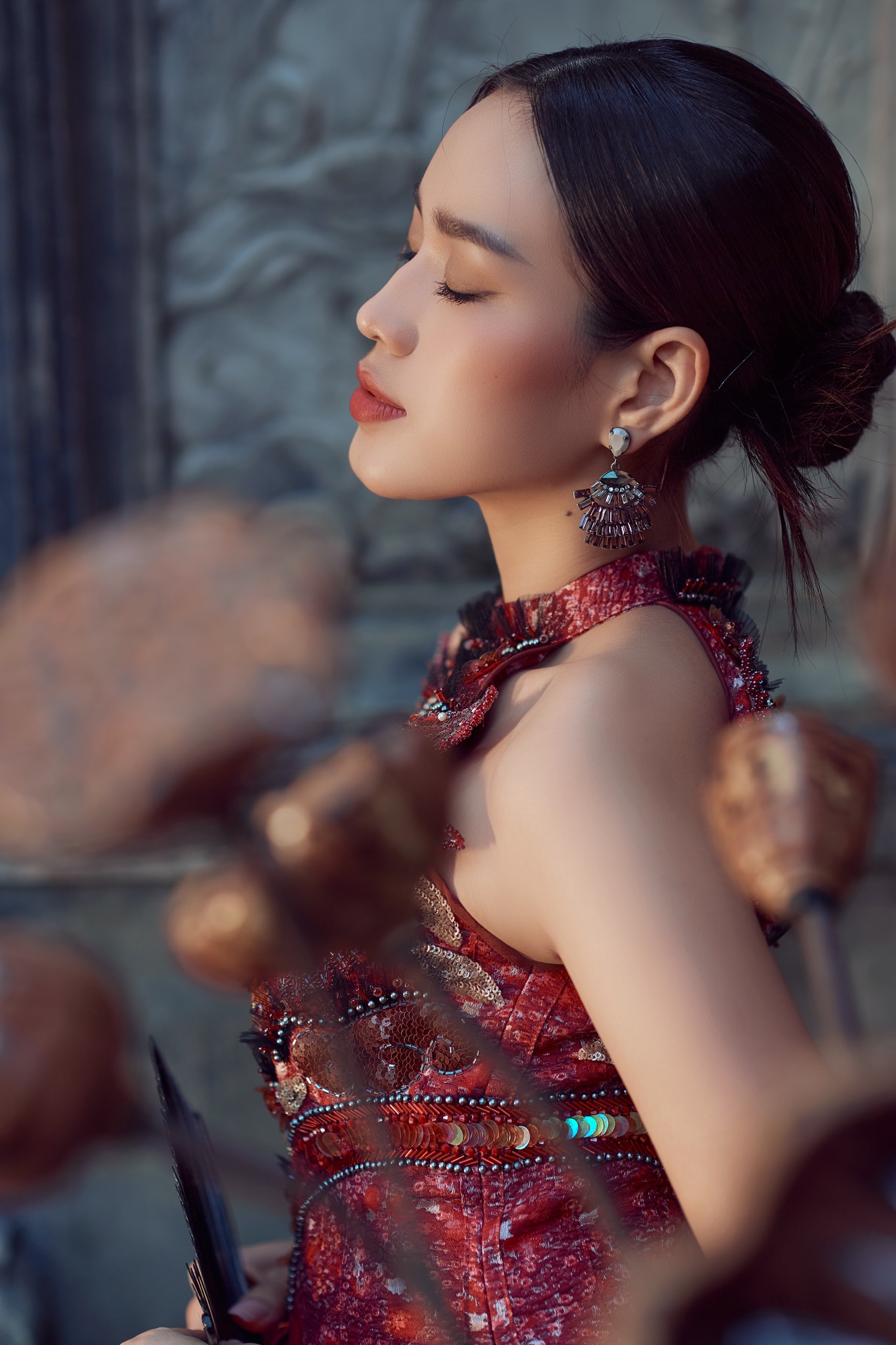 Hoa hậu Đỗ Thị Hà mặc áo dài xinh đẹp, lôi cuốn trước thềm kết thúc nhiệm kỳ - Ảnh 8.