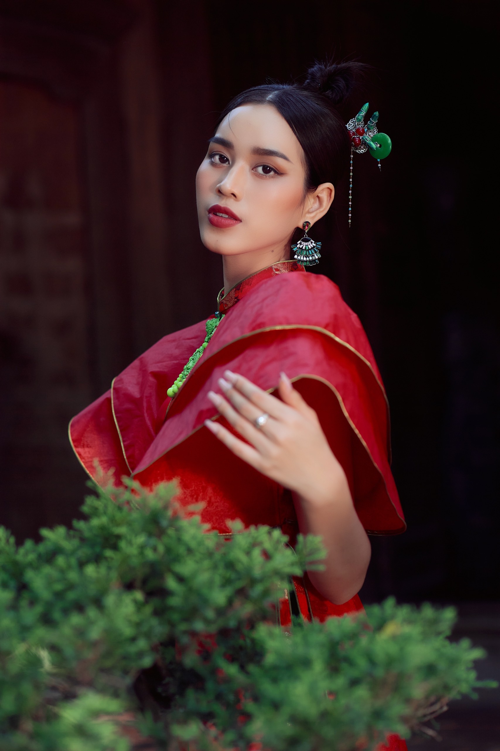 Hoa hậu Đỗ Thị Hà mặc áo dài xinh đẹp, lôi cuốn trước thềm kết thúc nhiệm kỳ - Ảnh 9.
